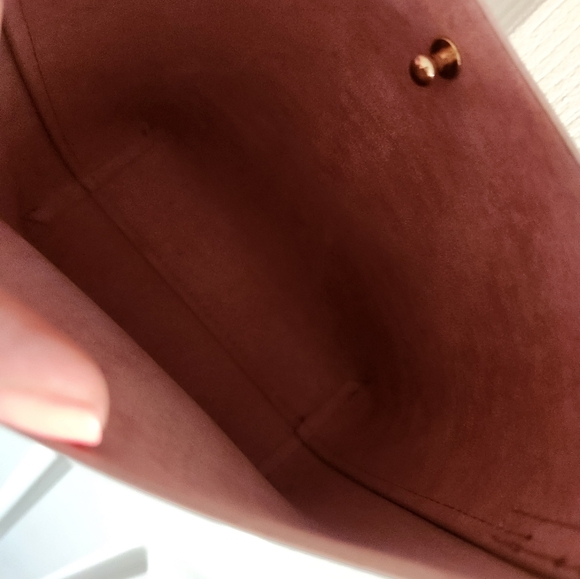 Samara Vegan Leather Medium Shoulder Bag - Picture 9 of 12